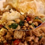 グンジェー - カオ・パッド・ガパオ ムー（¥880）