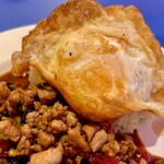 グンジェー - カオ・パッド・ガパオ ムー（¥880）