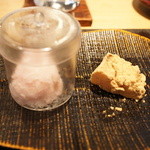 新屋敷 幸福論 - 桜の塩漬けのシャーベットとくず餅。