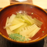 新屋敷 幸福論 - うるいと筍のお吸い物。