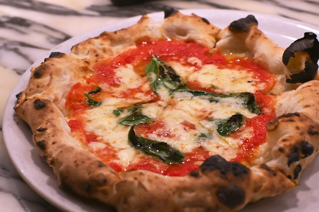 SAVOY Tomato to chiizu ten - Azabu Juban/Pizza | Tabelog