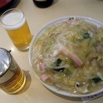 中国菜館 江山楼 - 皿うどん（細麺）と、暑かったのでビール。