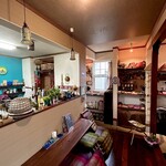 カフェモン - ポップでカラフルで可愛い店内、タイの山岳民Hmong族の小物やアパレルも売っています(^^)流れる音楽もいつもイイ感じ♪