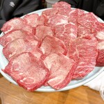 炭火焼肉ホルモンさわいし - 黒毛和牛上タン(薄切り)、和牛特選ハラミ