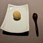 茶禅華 - 上海蟹の胡麻団子　黒酢と生姜で味変