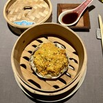 茶禅華 - 蒸し蟹雄の身に味噌を乗せて　黒酢と生姜で味変