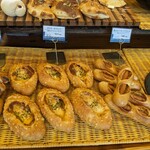 青い扉のパン屋さん OVEN - 