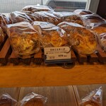 青い扉のパン屋さん OVEN - 