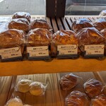 青い扉のパン屋さん OVEN - 