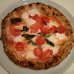 イル ルポーネ - (2014年5月再訪)ドック(DOC)は濃厚な水牛のモッツェレラチーズを、プチトマトとバジルがくどさを和らげていた！