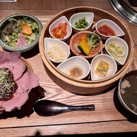 Let it Beef - 赤身の美味しいローストビーフ丼(*´-`)