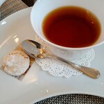 ビストロカフェシュシュ - 自家製マカロン付き。