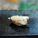 鳥貝　食感を良くするために裏返してます。