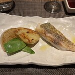 Teppan×Wine 堀 - お魚とお野菜の鉄板焼き　皮がパリッと、中はフワッとジューシー　お野菜も素材の味が瑞々しい