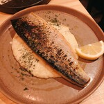 和びすとろ TORINOS - 鯖のグリルに下マッシュポテト。ポテトには茎山葵入ってた。低温チャーシュー薄切りとかとポテトの組み合わせでも美味しいかも。