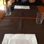 トラットリア フェルマータ - テーブル