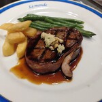 ル・モンド - ヒレステーキ