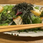 待つ宵 - 栃尾揚げのサラダ