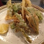 ペルラヴィータ - 山菜のフリット　カリッカリで美味しいー！