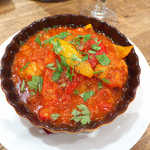 カフェ エ バール ドゥー - 国産鶏のバスク風煮込み（￥702）。トマトと黒胡椒、白ワインに合う味！