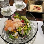 焼肉エクセレント - サラダとトロロもランチについてくる