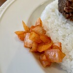 ベンガル - テーブル上のご自由に玉ねぎアチャール