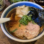 らーめん とうかんや - 大振りチャーシューはホロホロ。ワンタンは春雨入りでプルプル美味しい！