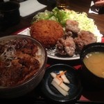 駿河 - 2014.5.16　メンチカツと唐揚げ定食☆　８８０円　＋　ご飯→ランチ豚丼変更　３００円