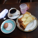 蜜蜂 - コーヒー500円+厚切りトースト100円+ゆで卵特別価格10円