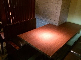 Sumibiyaki Tori Maruza - ちょっと仕切られている一番奥のテーブル席！
