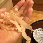 日本料理 太月 - 削りたての鰹節、、、そーたおじさんの手が写ってしまった