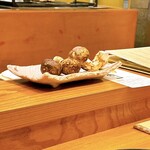 日本料理 太月 - カウンターにでっかい松茸！