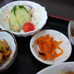 中華食堂 栄耀 - 小鉢も豊富