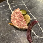 部位ごとに調理法を変える豚肉専門店 グロワグロワ - 