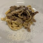 部位ごとに調理法を変える豚肉専門店 グロワグロワ - 