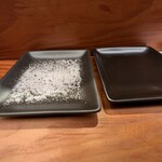 とんかつひなた - 特選定食を頼むとトリュフ塩が付いてきます。