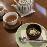 小瀬温泉ホテル - デザートの抹茶プリン、ほうじ茶