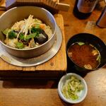 釜めし菜時記 さき亭 - 釜めし　ふたとったところ