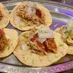 墨国回転鶏食堂 - タコス3種盛り