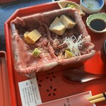 銀座 塒 - あぶり牛刺しとろろ&すき焼き重特上