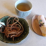 垣市 - おしぼり・お茶・かりんとうで、おもてなし。