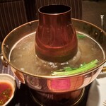 瀬里奈 - しゃぶしゃぶのスープで調理している牧石ネギと、せりです。