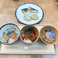 ザ タヴァン グリル＆ラウンジ - 