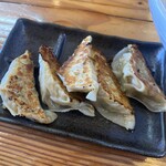 玄石ラーメン - この餃子5個200円なら安いね