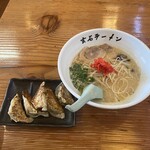 玄石ラーメン - 玄石ラーメン750円と餃子200円