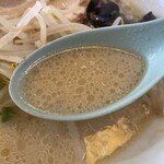 玄石ラーメン - スープは濃厚で程よい塩味