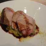 L’AS - 仔牛のロースト　白いんげんとそら豆の煮込み