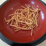 手打そば 野の花 - ビールについてくるおつまみ