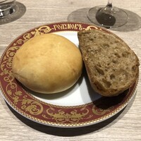ゴドノフ東京 丸ビル店 - 定番ピロシキと全粒粉パン