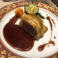 ゴドノフ東京 丸ビル店 - ロシア料理ですがアンガス牛、これは2人単位でしか頼めないので、注意